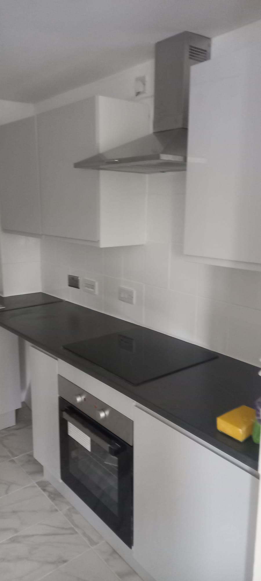 Kitchen with extractor hood installation