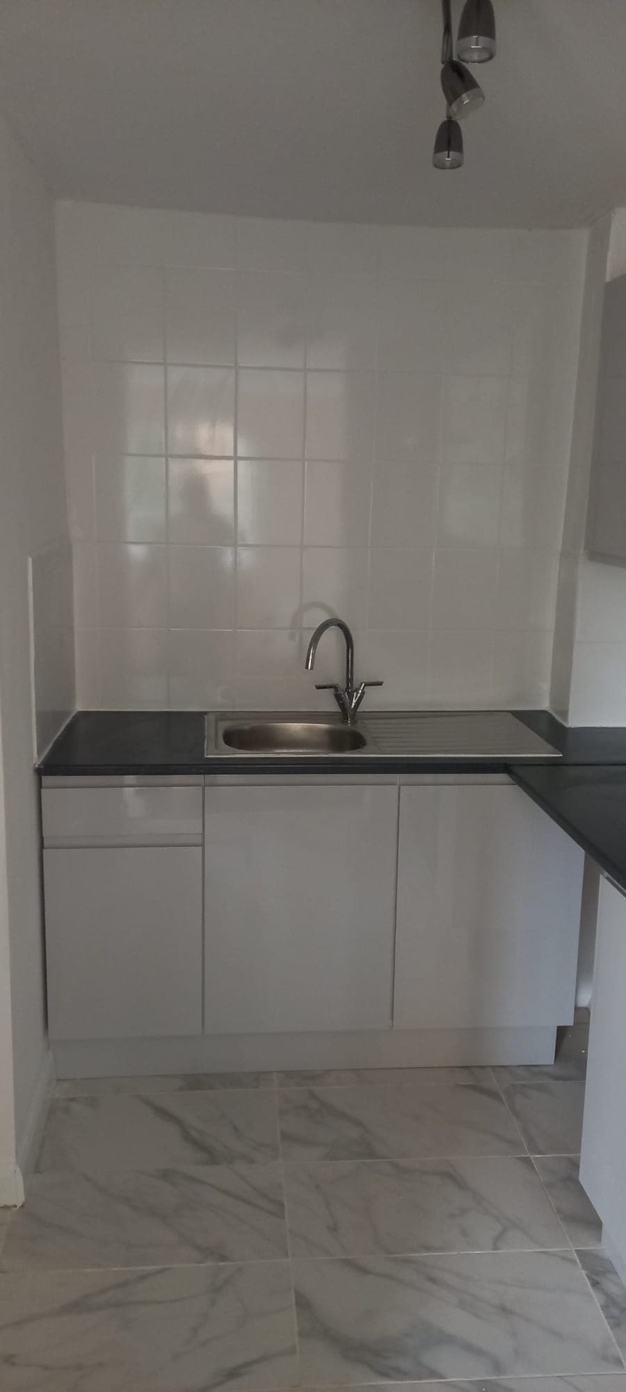 Kitchen sink and worktop installation